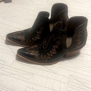 Ariat Black stitched boots